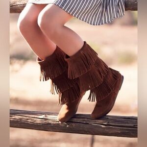 Minnetonka boot in great condition